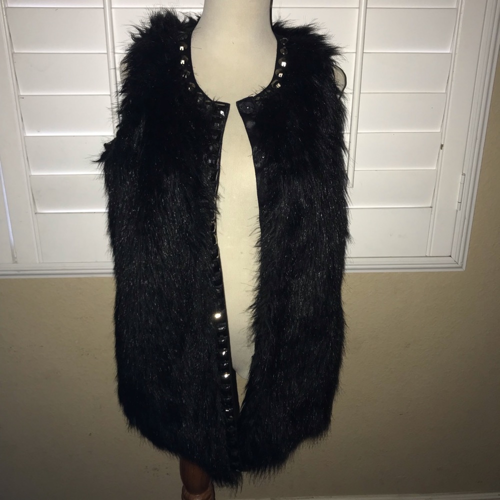 ⭐️⭐️4 for $15 plus $4.99 shipping ⭐️Women’s Vest